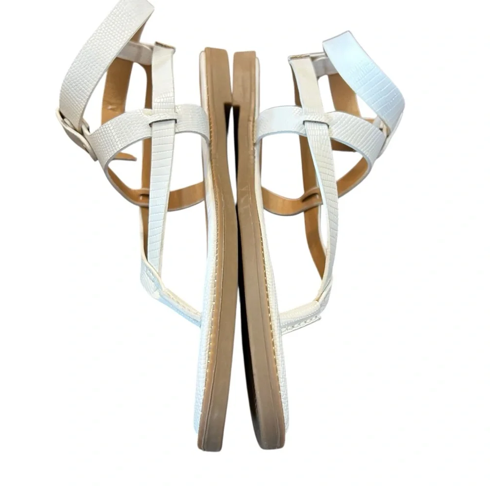 Journee Collection Tangie White Strappy Thong TStrap Flat Sandal NEW Size 8 - Picture 7 of 9